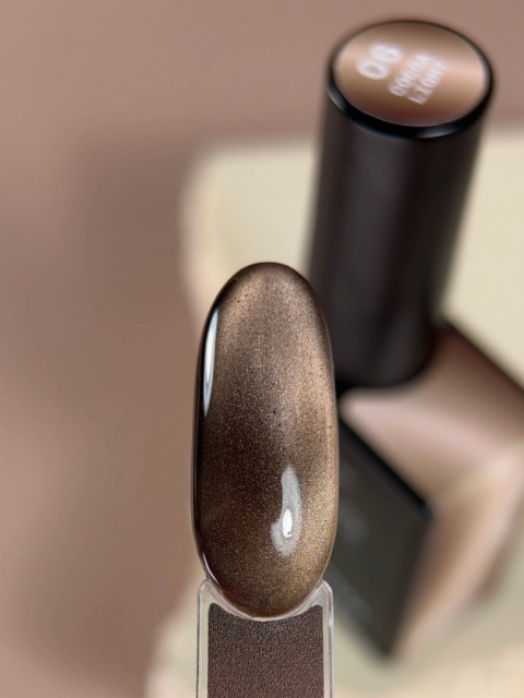 BIBLIOTEKA Cat Eye Gel Polish 06 Cocoa Light, 10 ml - złoto-brązowy lakier hybrydowy z efektem „kocie oko"
