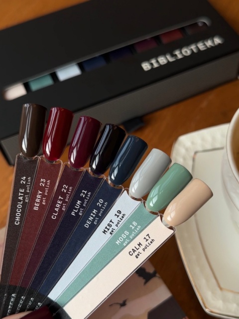 BIBLIOTEKA Gel Polish 20 Denim, 10 ml - lakier hybrydowy (ciemny, przydymiony granat)