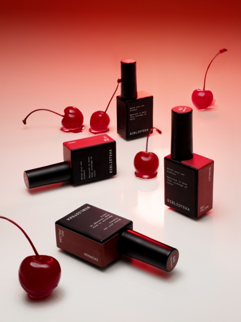 BIBLIOTEKA Gel Polish 44 Crimson, 10 ml - lakier hybrydowy (głęboka czerwień z bordową nutą)